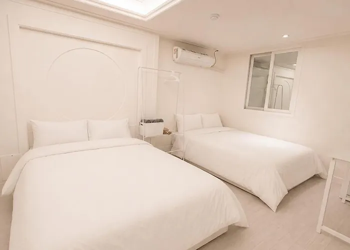 Olli Haus Hotel *